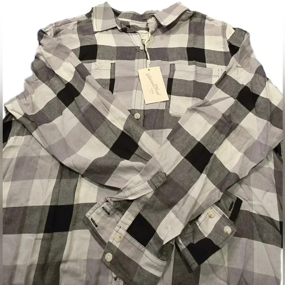 Universal Thread Tops - Universal Thread, Size XL, Black/White Plaid Longsleeve
